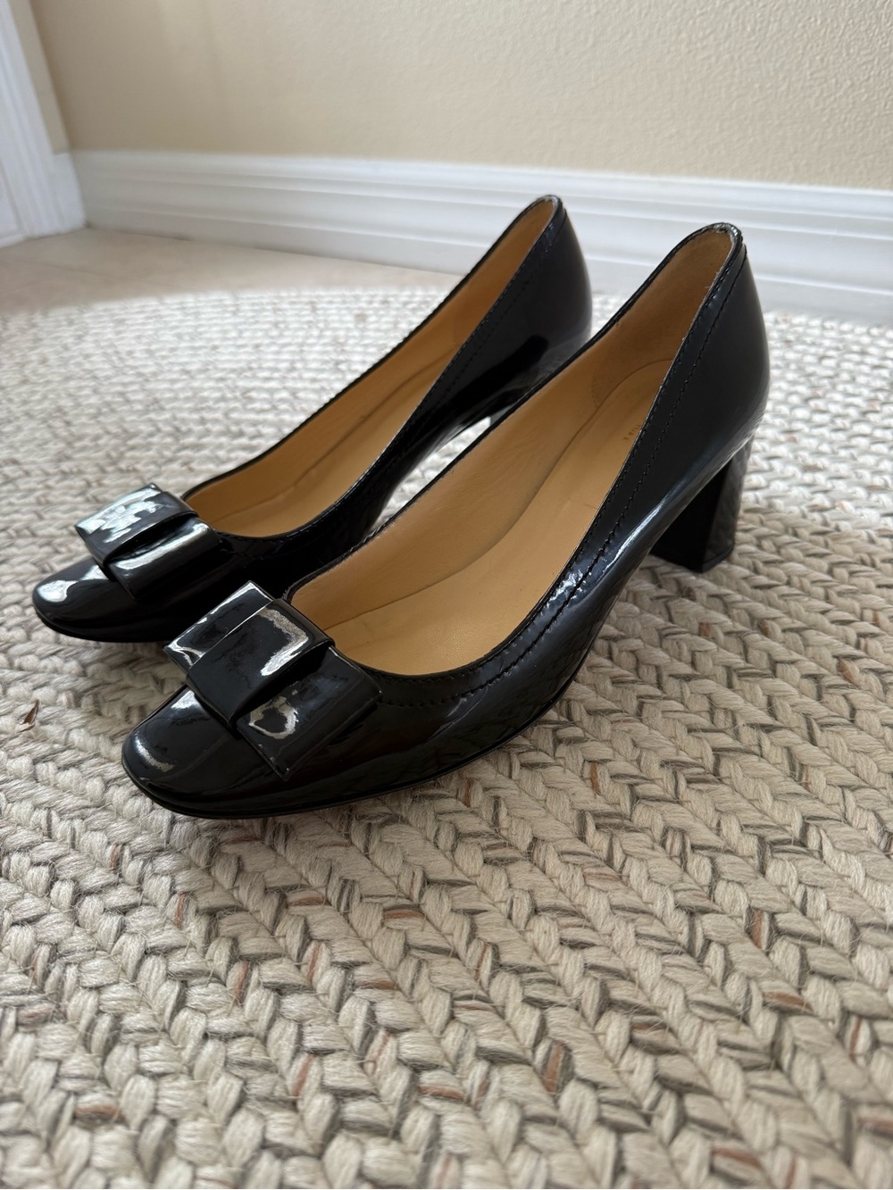 Kate Spade Black Patent Leather Bow Mid Block Heel Pumps